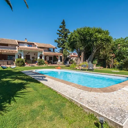 Apartamento Beachfront With Direct Access -private Pool & Zen Area Quartu SantʼElena