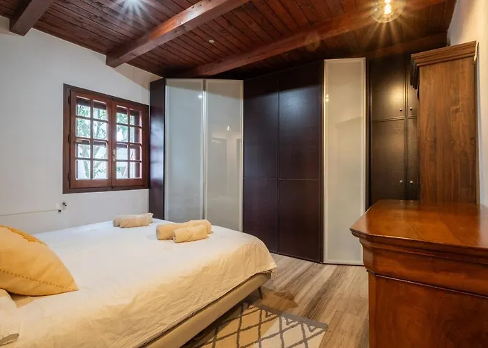 Beachfront- Private Pool And Design Apartman *