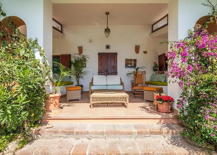 Beachfront- Private Pool And Design Apartman Quartu SantʼElena