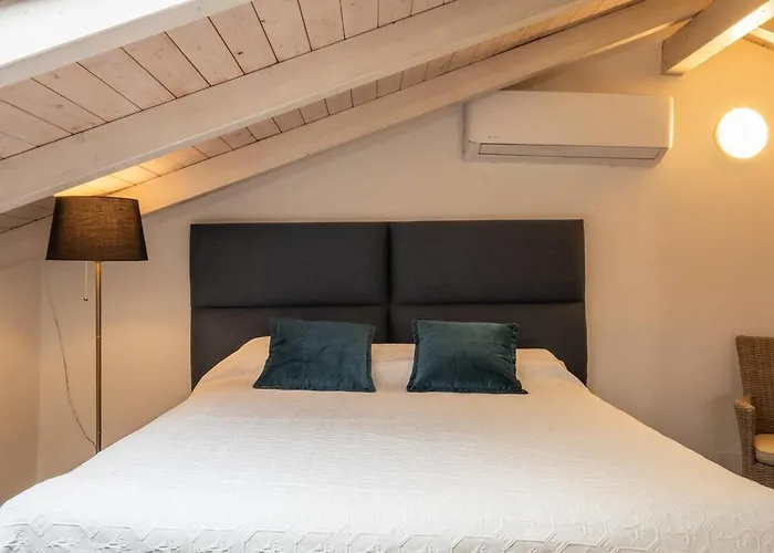 Beachfront- Private Pool And Design Apartman Quartu SantʼElena