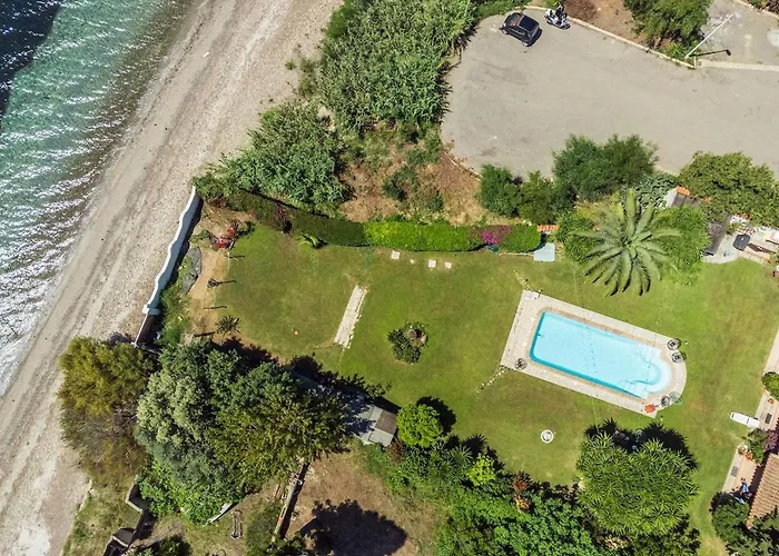 Beachfront- Private Pool And Design