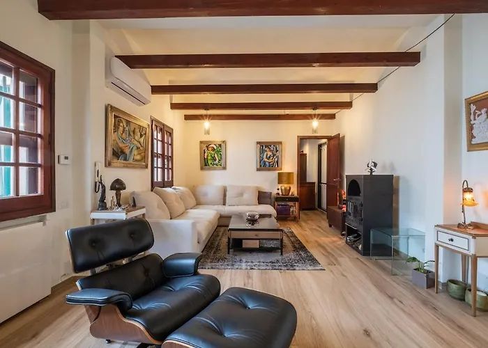 Beachfront- Private Pool And Design Apartman