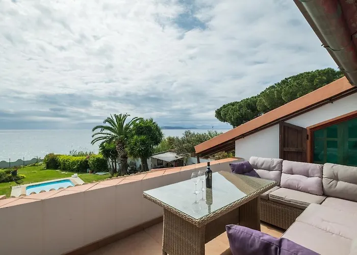 Beachfront- Private Pool And Design