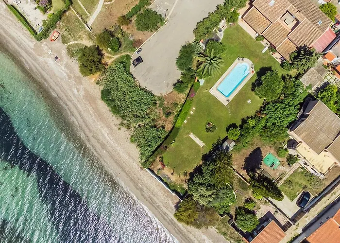 Beachfront- Private Pool And Design Apartman *